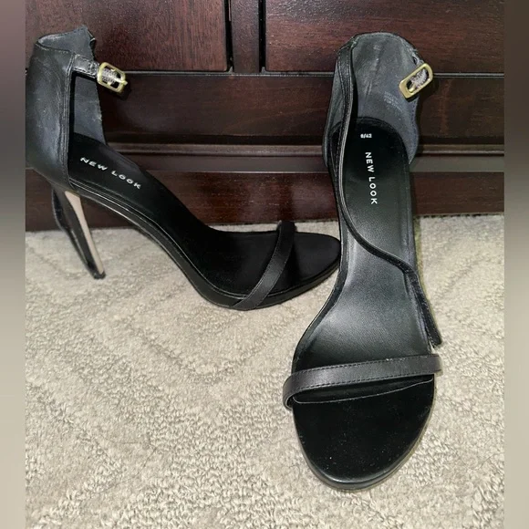 Sleek Blk Sandal - 8UK/42 EU (fits like US10) - Picture 6 of 6